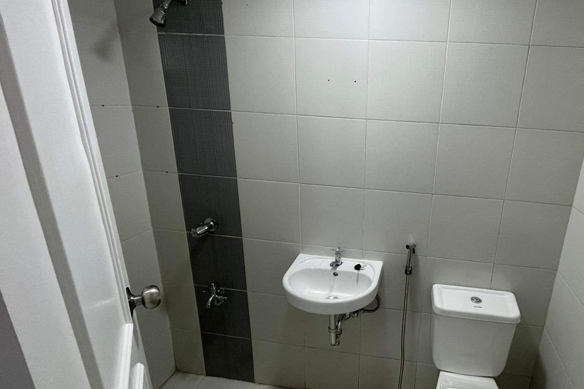 2 Bedroom Condo for Sale in Victoria Station I, South Triangle, Quezon City, Metro Manila near MRT-3 Kamuning – photo 5