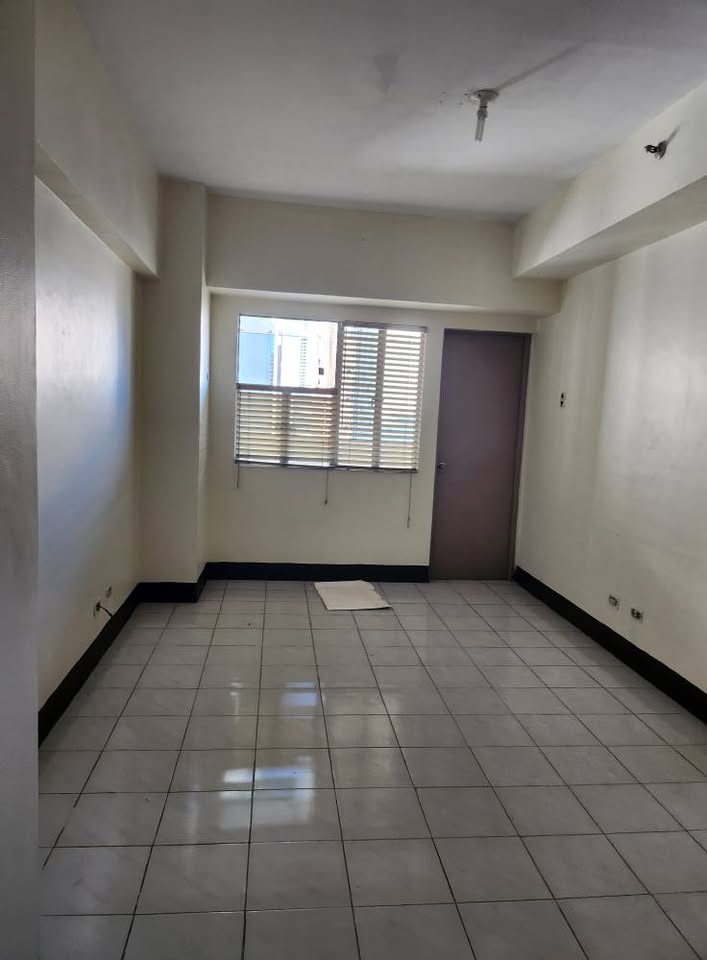 2-Bedroom Condo with Balcony for Sale at Makati Executive Tower 3 – photo 3
