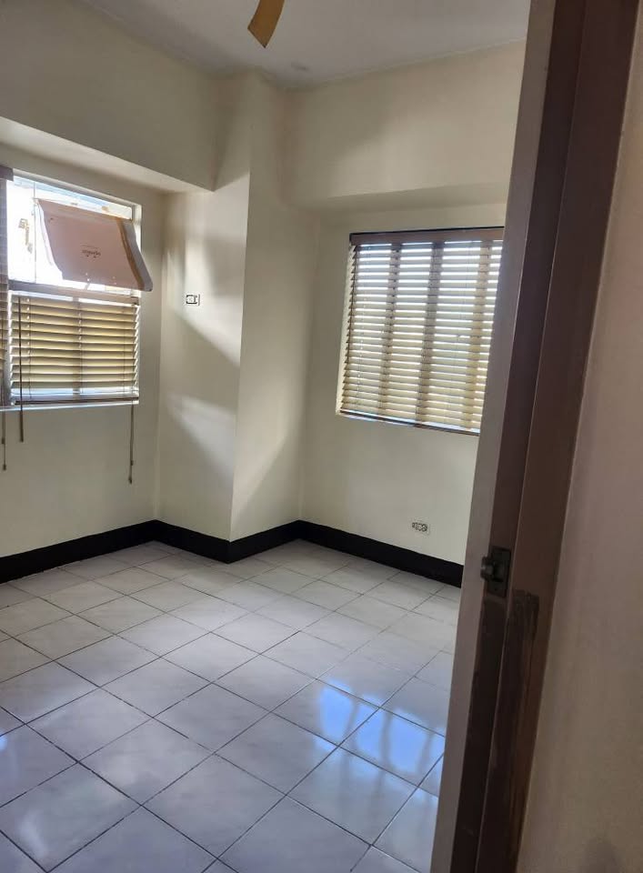 2-Bedroom Condo with Balcony for Sale at Makati Executive Tower 3 – photo 8