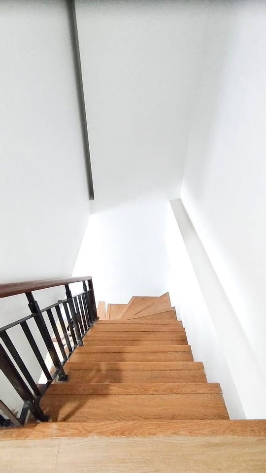 2-Bedroom Ground-Level Condo with Veranda for Sale on Pioneer St., Mandaluyong – photo 5