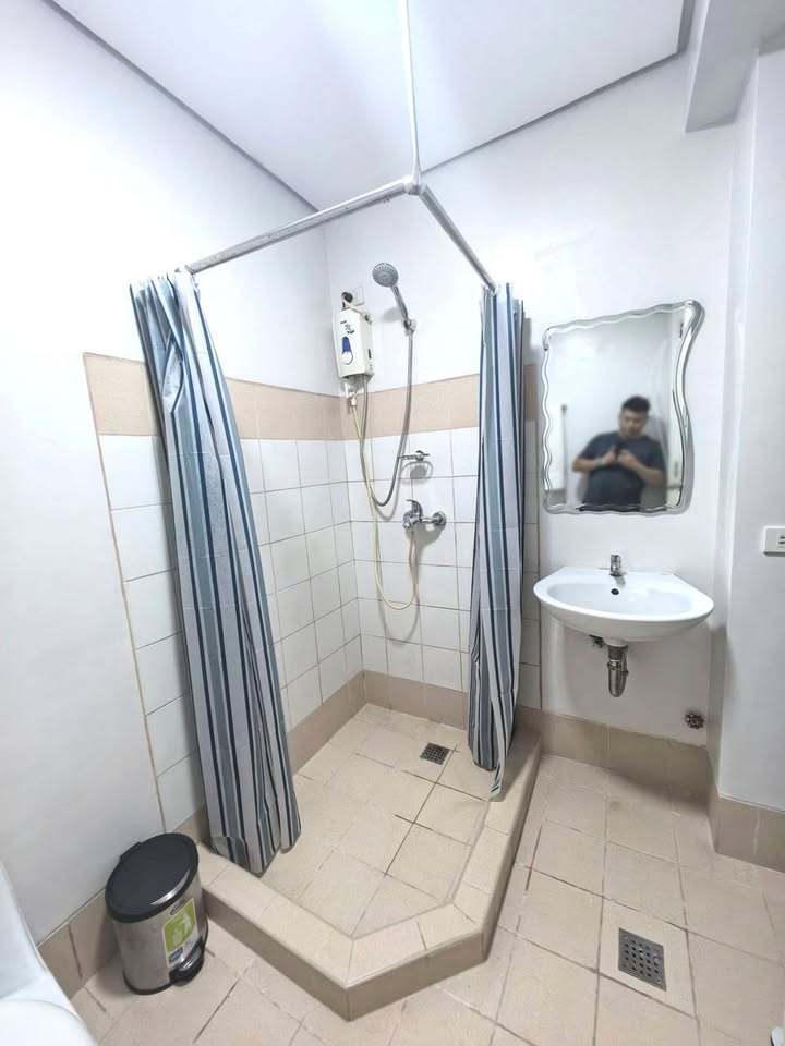 2-Bedroom Ground-Level Condo with Veranda for Sale on Pioneer St., Mandaluyong – photo 8