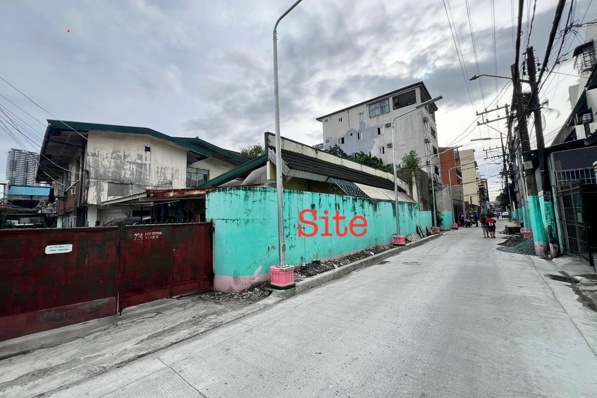 2 Bedroom House for Sale in Barangay 24, Pasay, Metro Manila near LRT-1 Gil Puyat