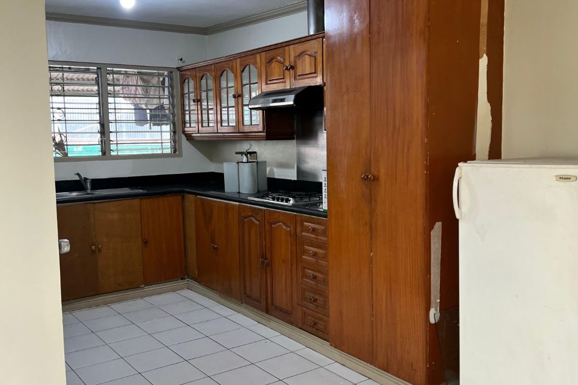2 Bedroom House for Sale in Barangay 24, Pasay, Metro Manila near LRT-1 Gil Puyat – photo 4
