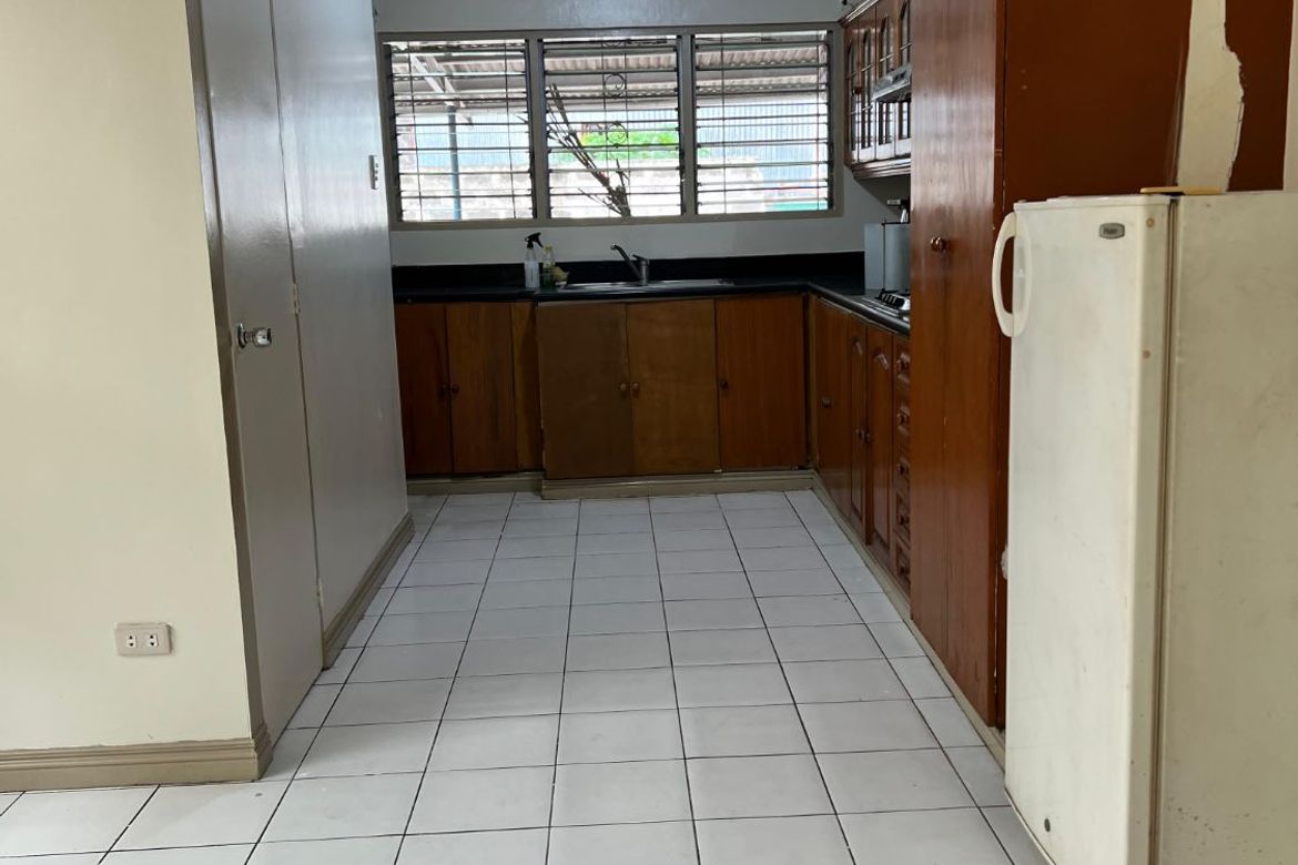 2 Bedroom House for Sale in Barangay 24, Pasay, Metro Manila near LRT-1 Gil Puyat – photo 5