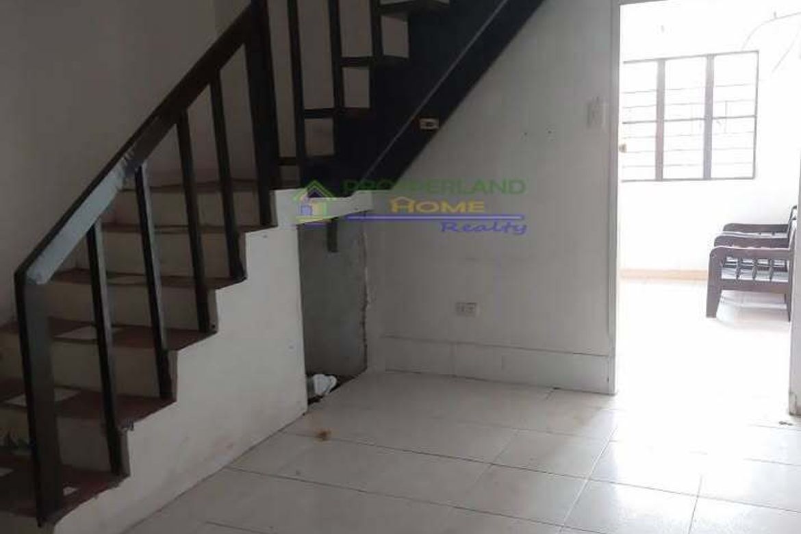 2 Bedroom House for Sale in Barangay 93, Caloocan, Metro Manila near LRT-1 Monumento – photo 3
