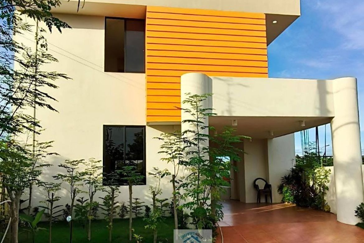 2 Bedroom House for Sale in Calawisan, Lapu-Lapu, Cebu