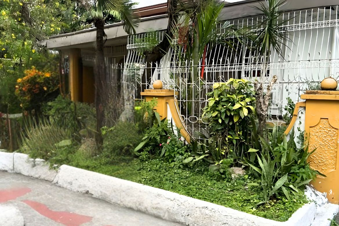 2 Bedroom House for Sale in Fairview, Quezon City, Metro Manila