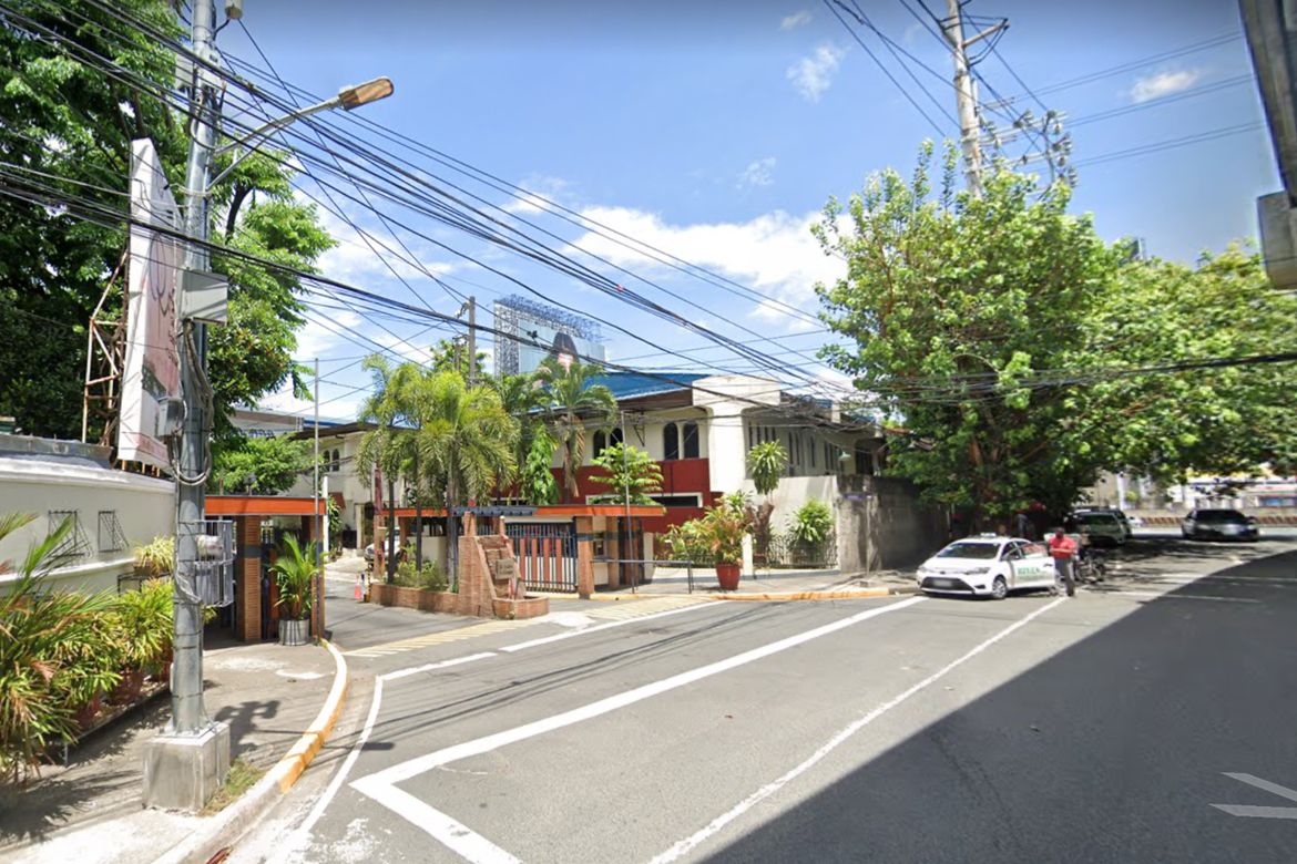 2 Bedroom House for Sale in Guadalupe Viejo, Makati, Metro Manila near MRT-3 Guadalupe
