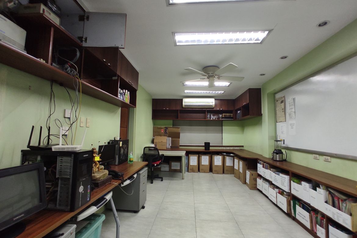 2 Bedroom House for Sale in Malate, Manila, Metro Manila near LRT-1 Vito Cruz
