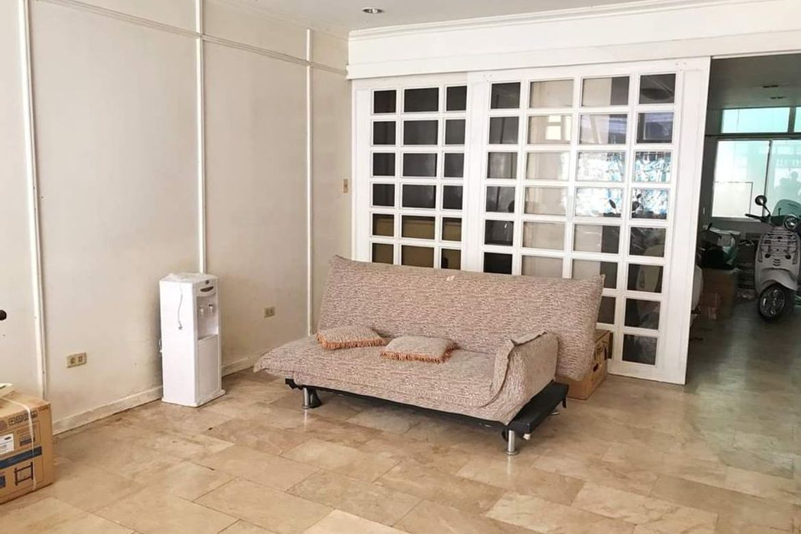 2 Bedroom House for Sale in Malate, Manila, Metro Manila near LRT-1 Vito Cruz