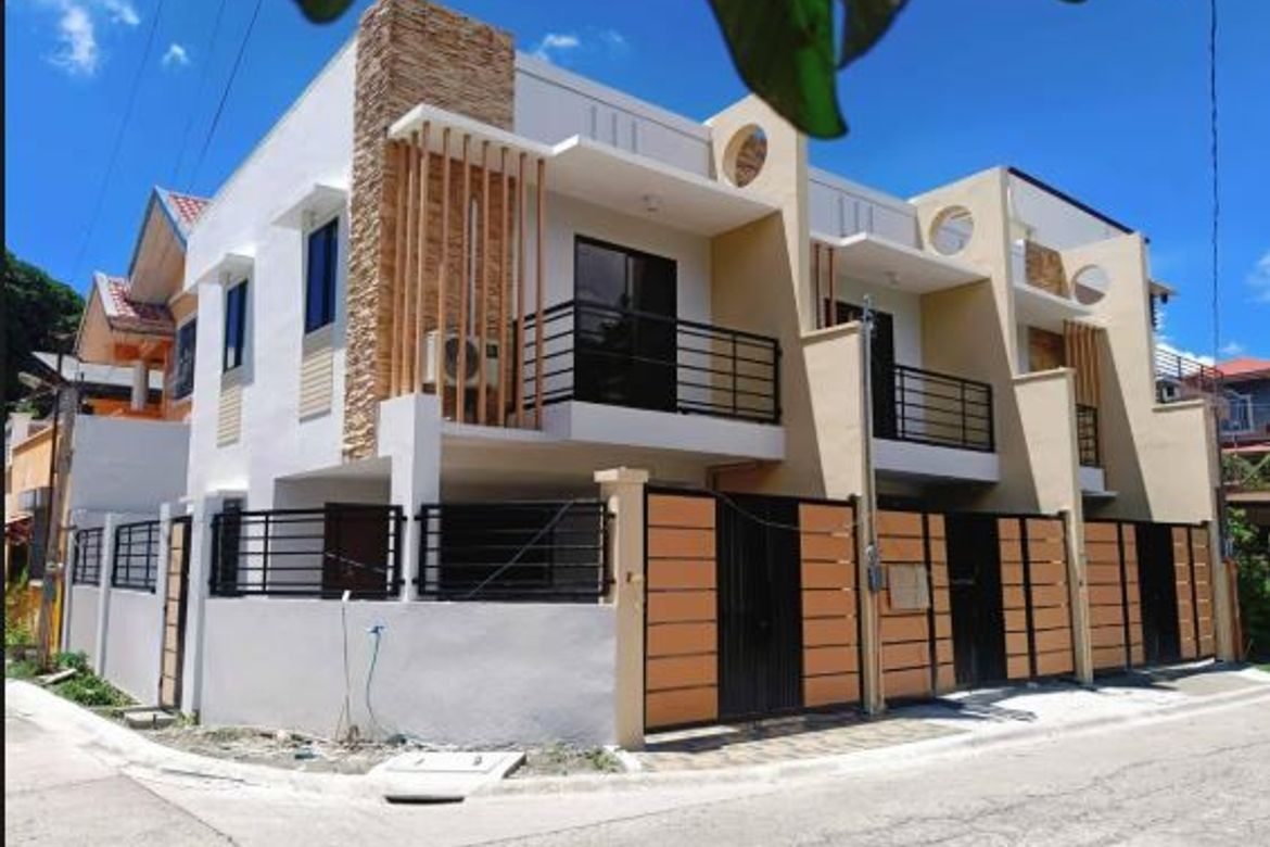 2 Bedroom House for Sale in Poblacion, Muntinlupa, Metro Manila