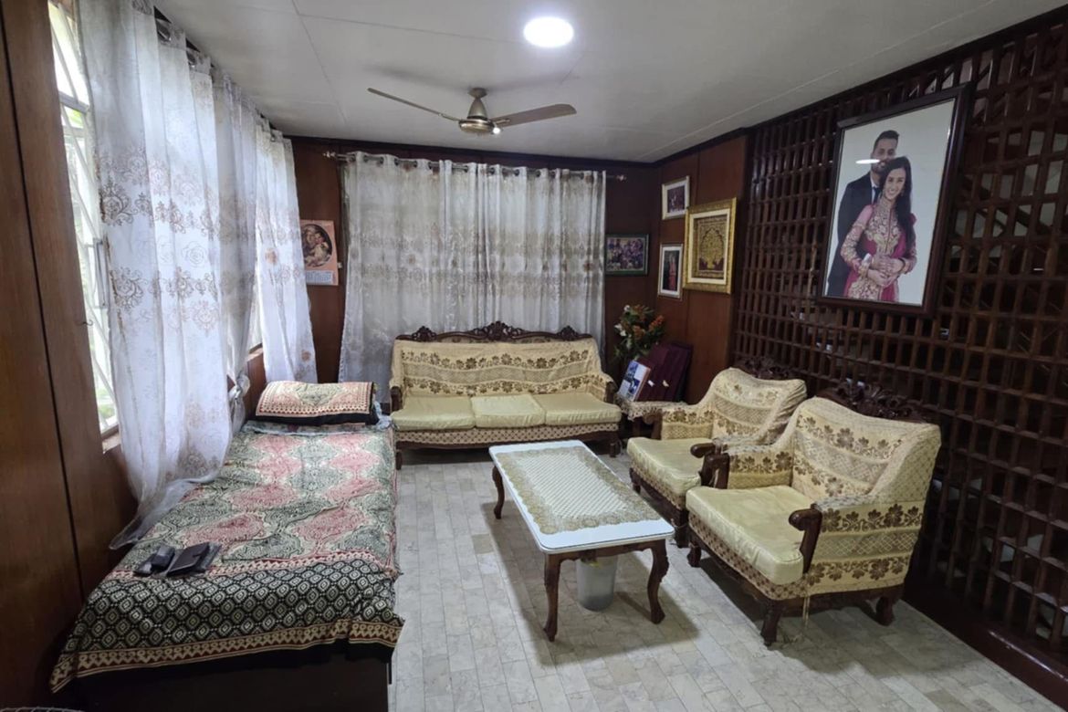 2 Bedroom House for Sale in Santa Mesa, Manila, Metro Manila near LRT-2 V. Mapa