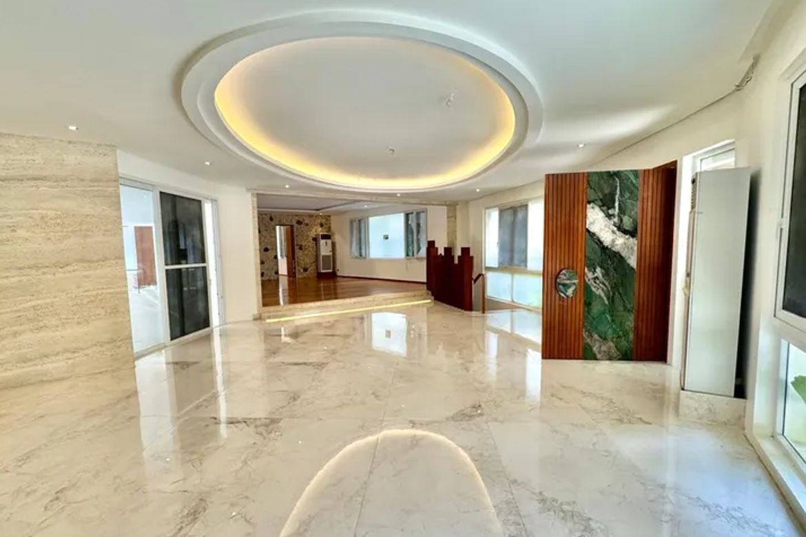2 Bedroom House for Sale in Urdaneta Village, Bangkal, Makati, Metro Manila near MRT-3 Magallanes
