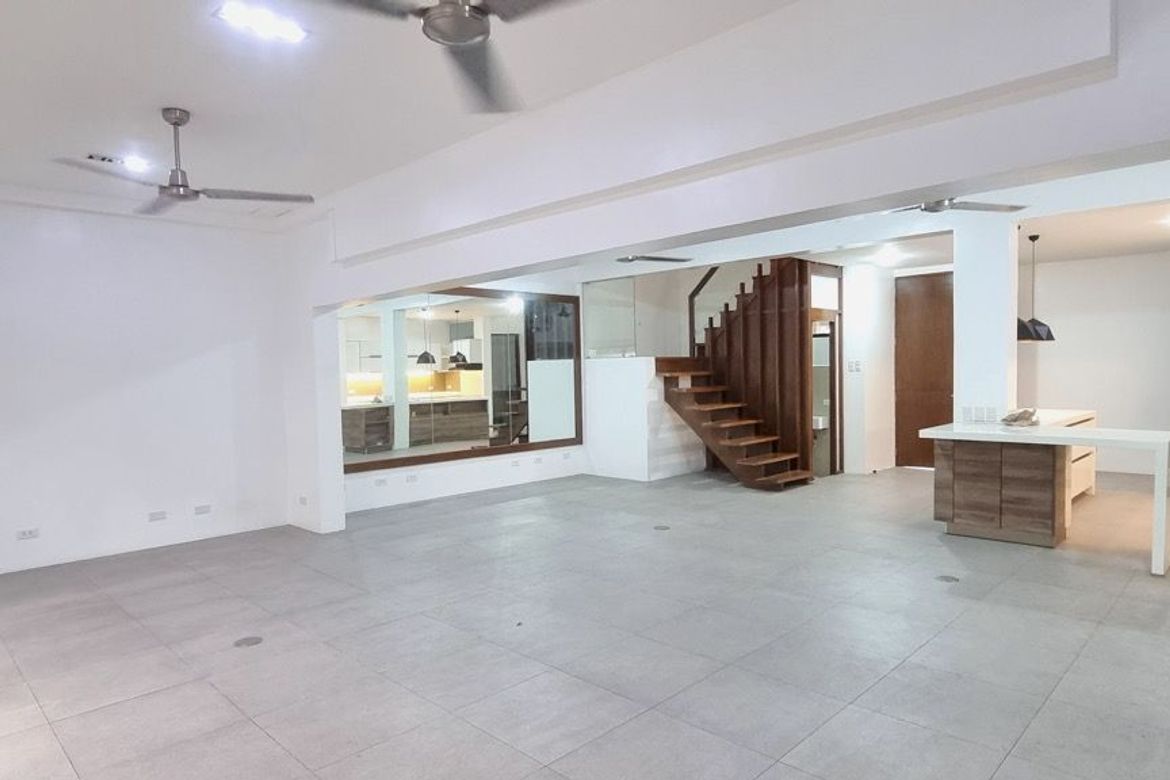 2 Bedroom Townhouse for Sale in Bangkal, Makati, Metro Manila near MRT-3 Magallanes – photo 2