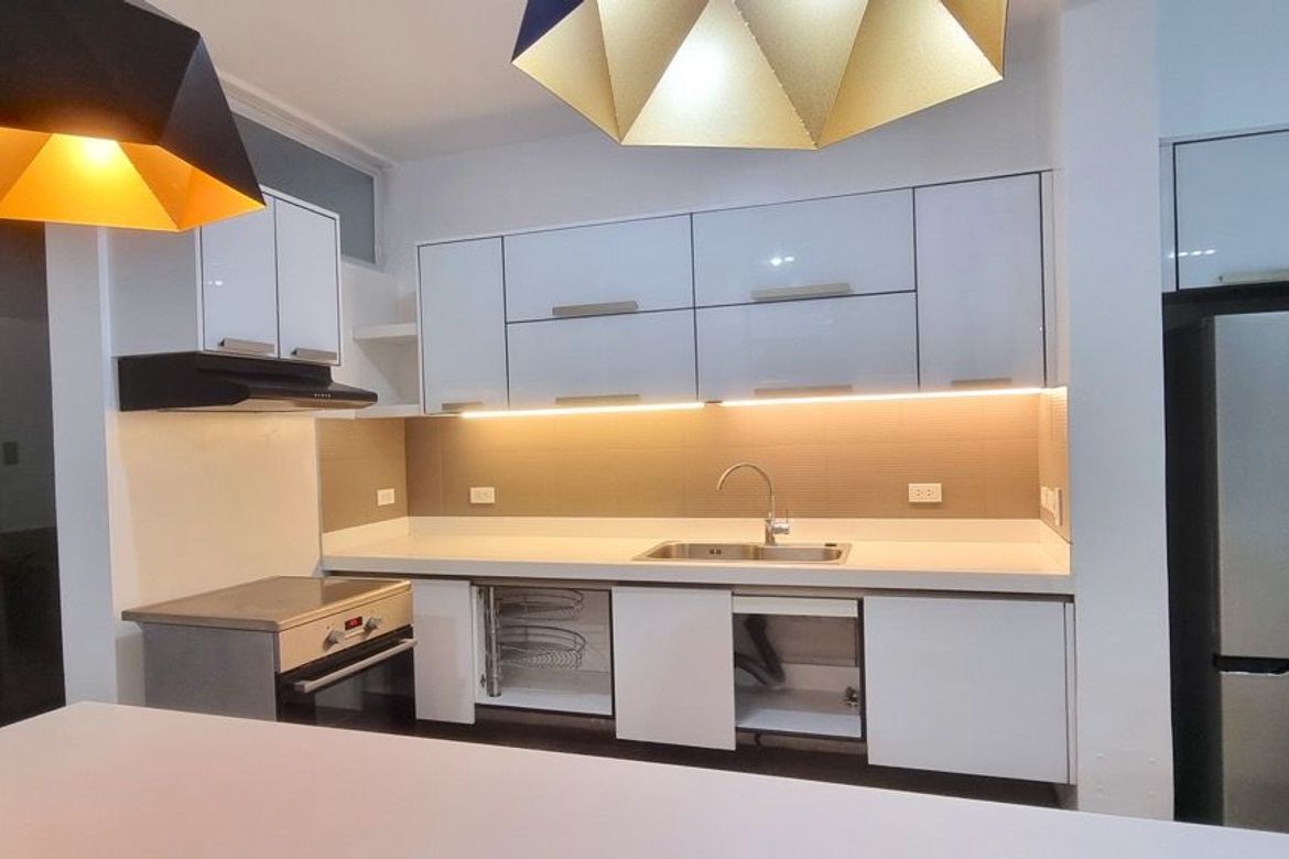 2 Bedroom Townhouse for Sale in Bangkal, Makati, Metro Manila near MRT-3 Magallanes – photo 2