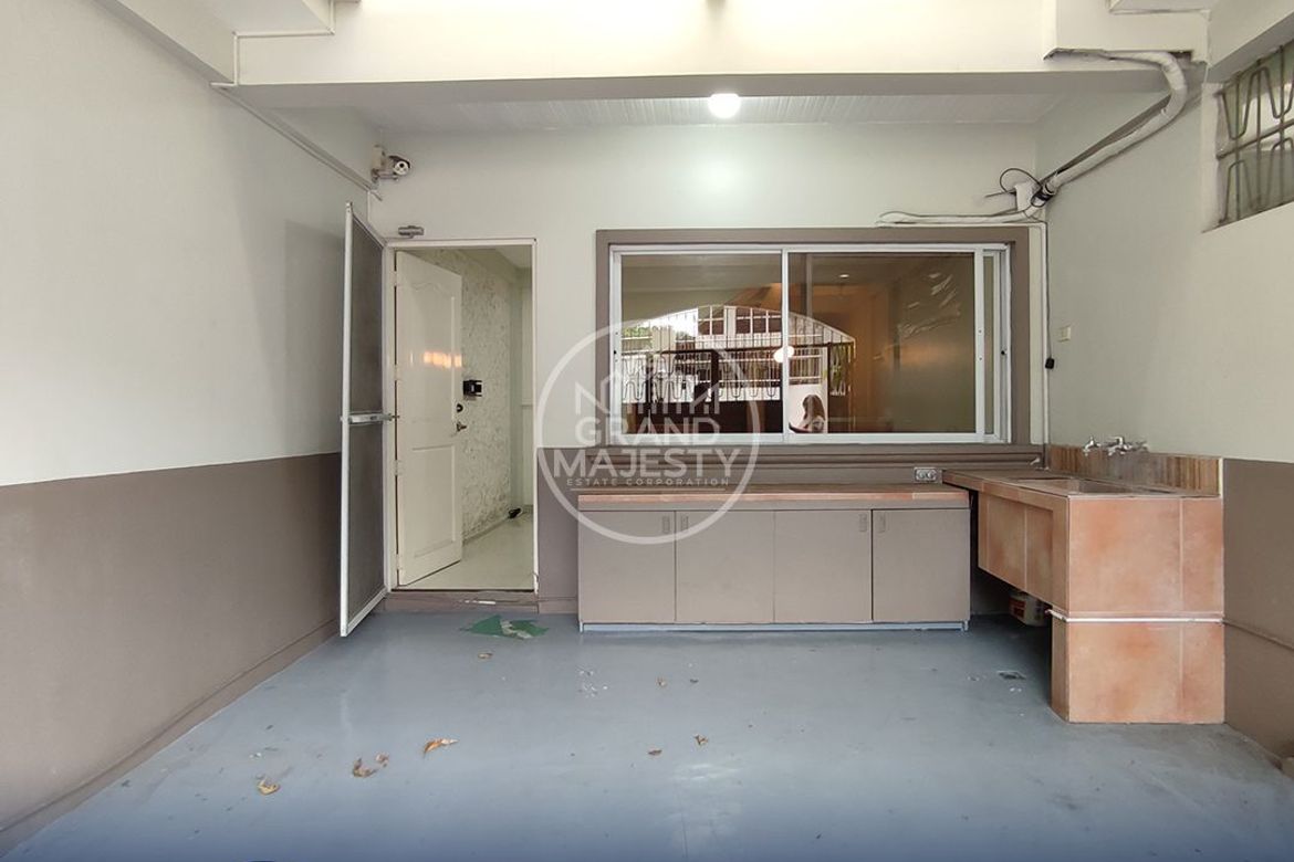 2 Bedroom Townhouse for Sale in Barangay 93, Caloocan, Metro Manila near LRT-1 Monumento – photo 7