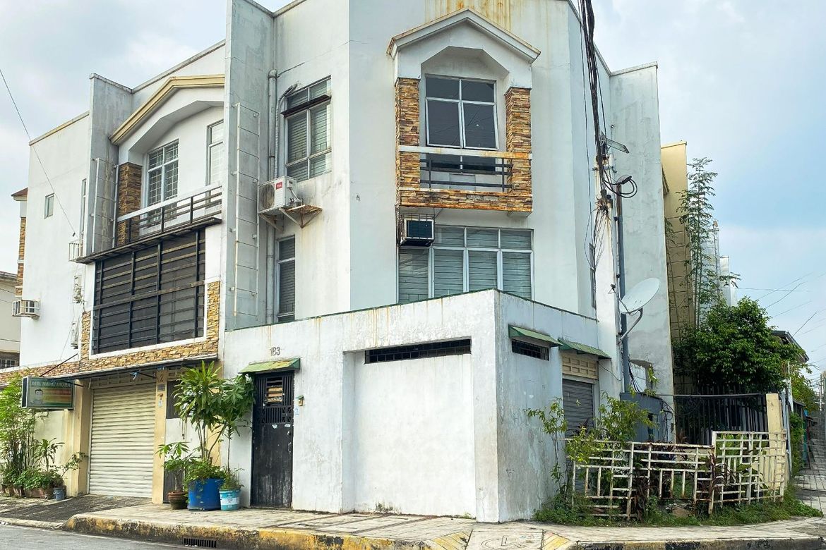 2 Bedroom Townhouse for Sale in Makati, Metro Manila