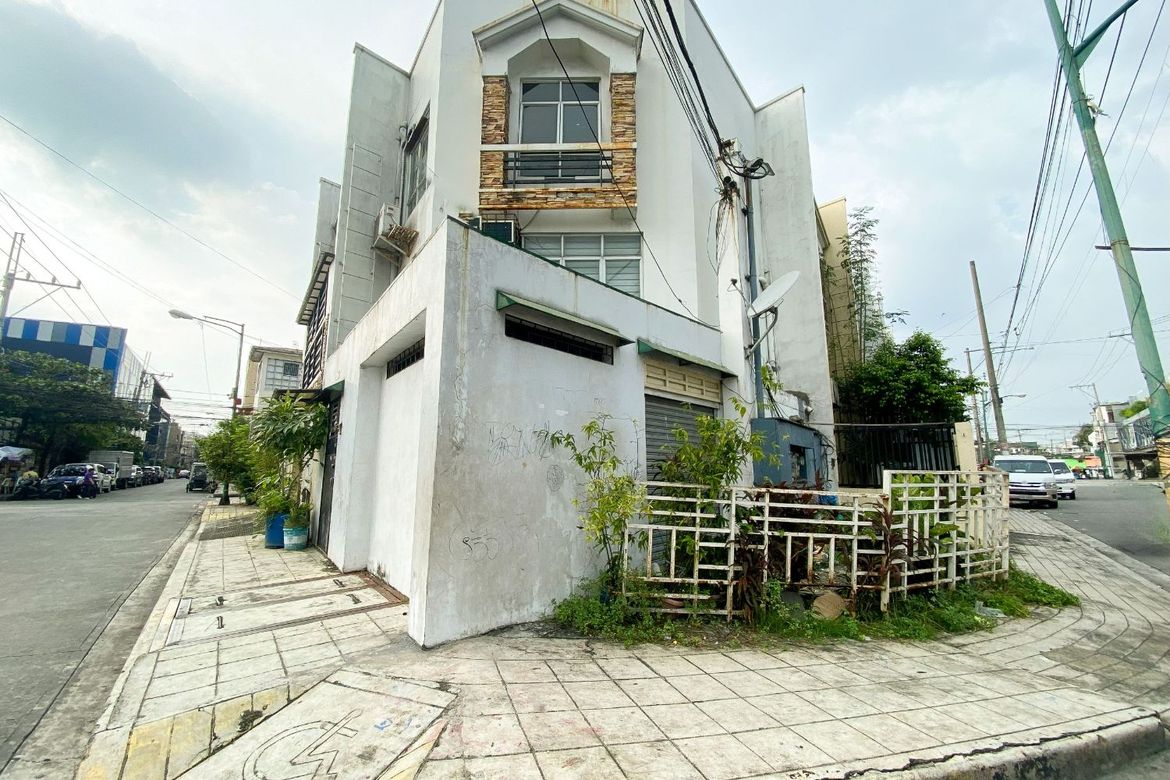 2 Bedroom Townhouse for Sale in Makati, Metro Manila – photo 2