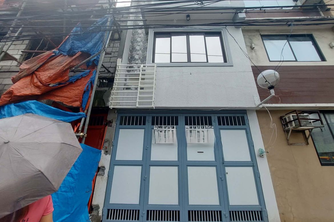 2 Bedroom Townhouse for Sale in Manila, Metro Manila near LRT-2 Legarda
