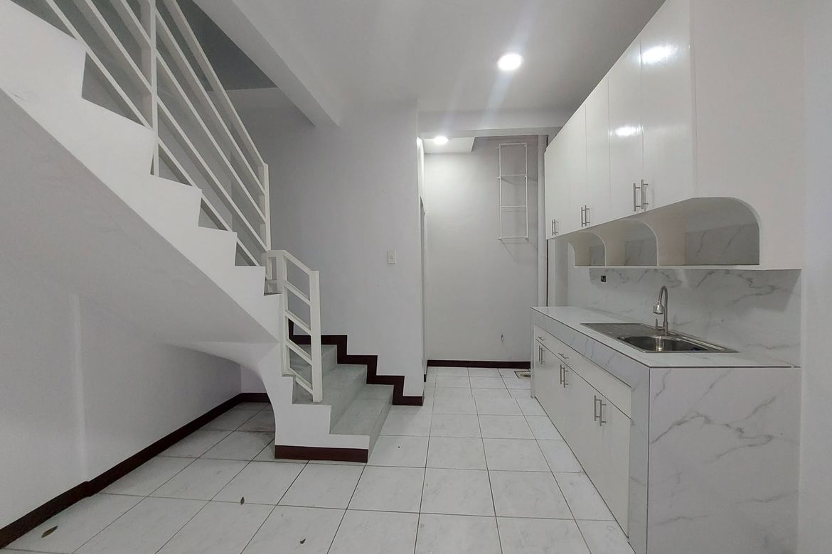 2 Bedroom Townhouse for Sale in Manila, Metro Manila near LRT-2 Legarda – photo 5