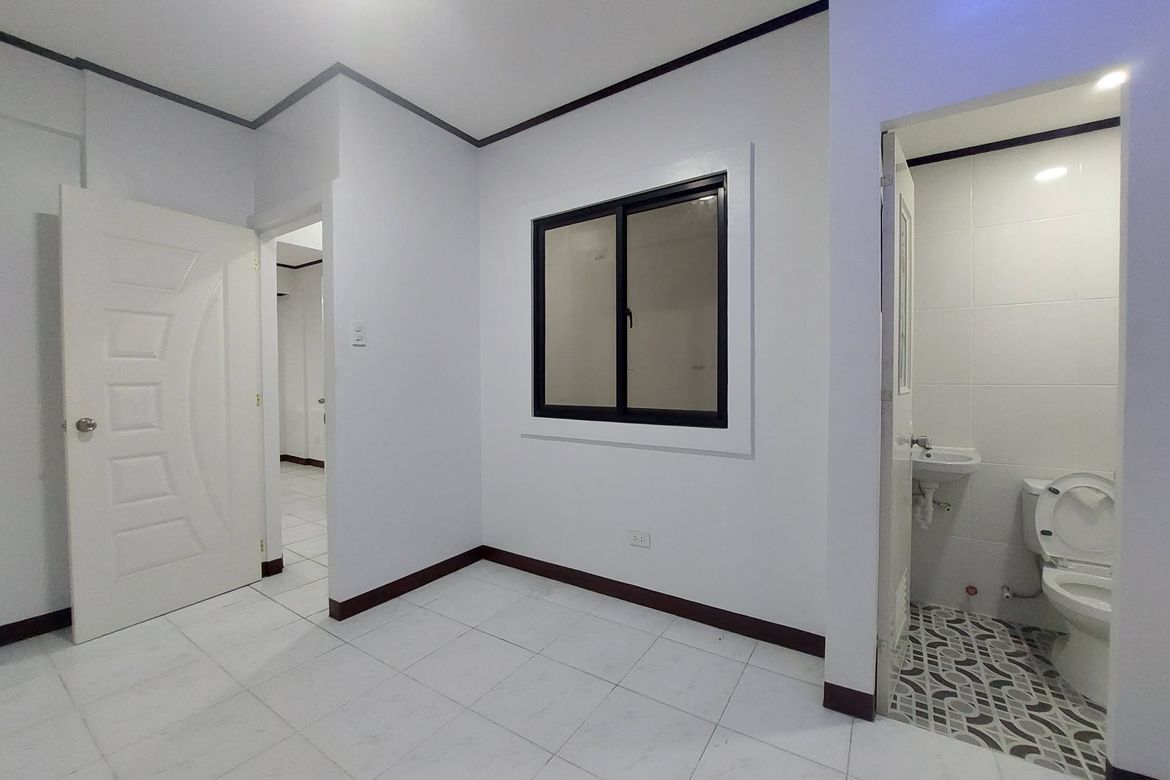 2 Bedroom Townhouse for Sale in Manila, Metro Manila near LRT-2 Legarda – photo 6