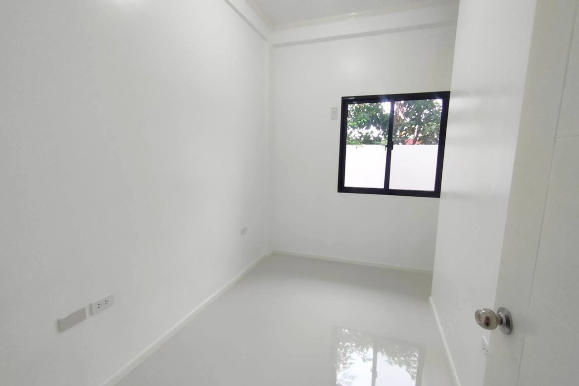 2 Bedroom Townhouse for Sale in Manila, Metro Manila near LRT-2 Legarda – photo 4