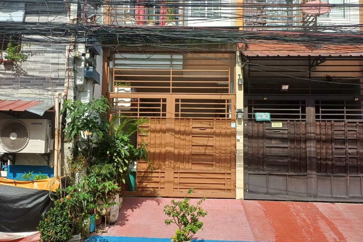 2 Bedroom Townhouse for Sale in Manila, Metro Manila near LRT-2 Pureza