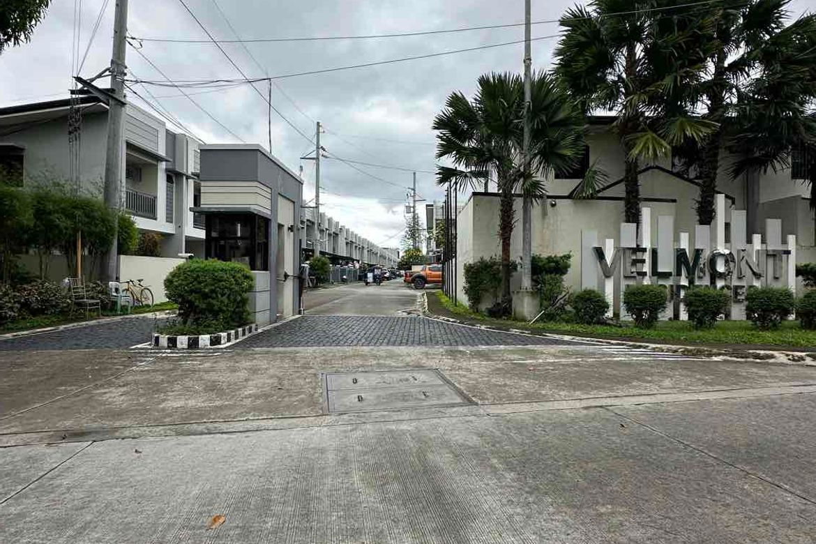 2 Bedroom Townhouse for Sale in Manuyo Dos, Las Piñas, Metro Manila