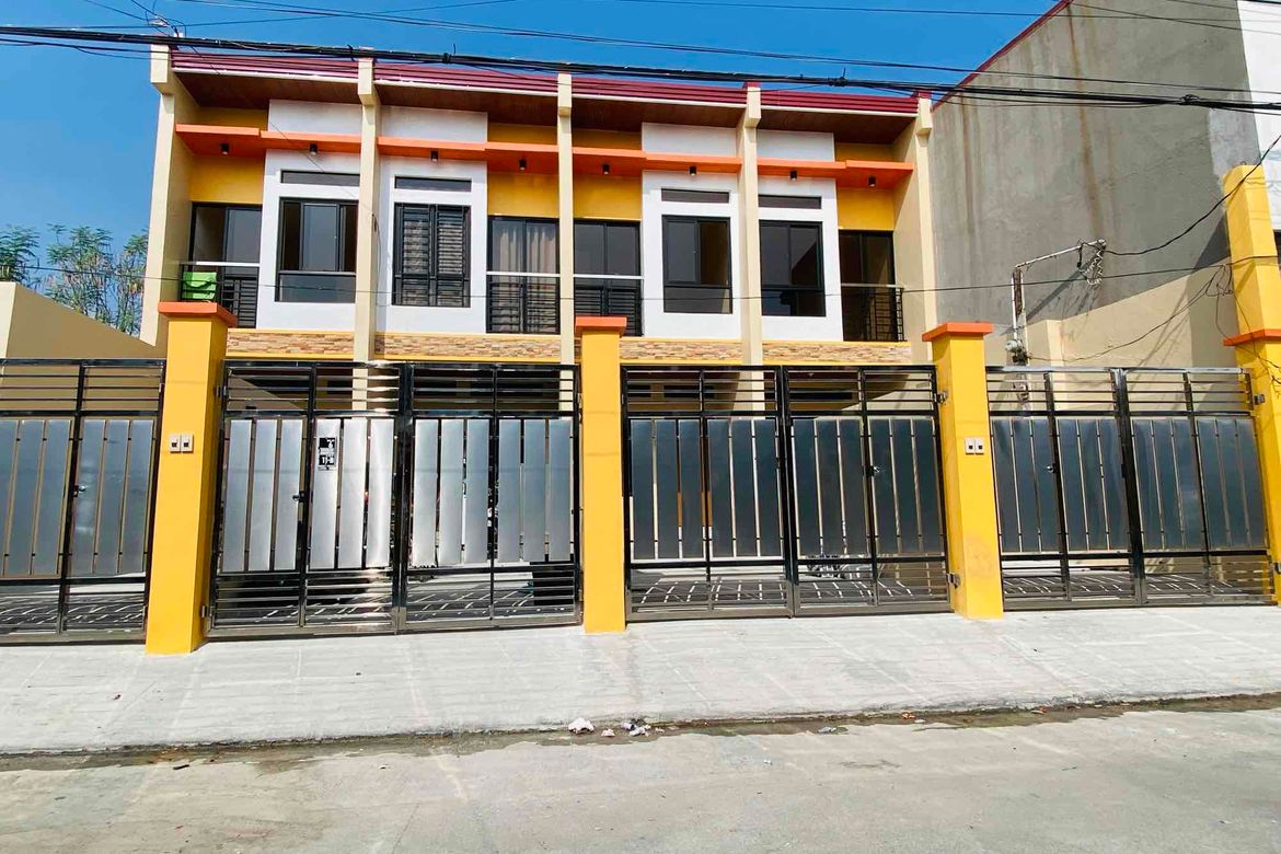 2 Bedroom Townhouse for Sale in Manuyo Dos, Las Piñas, Metro Manila