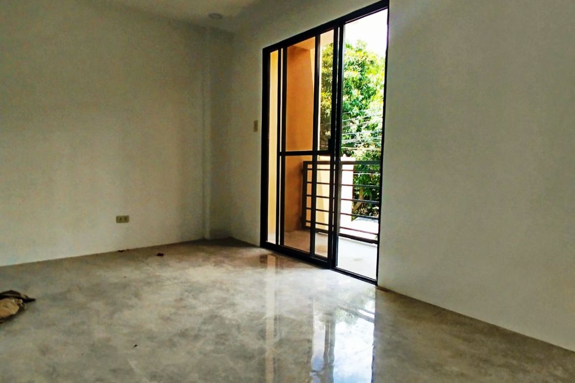 2 Bedroom Townhouse for Sale in Poblacion, Muntinlupa, Metro Manila – photo 4