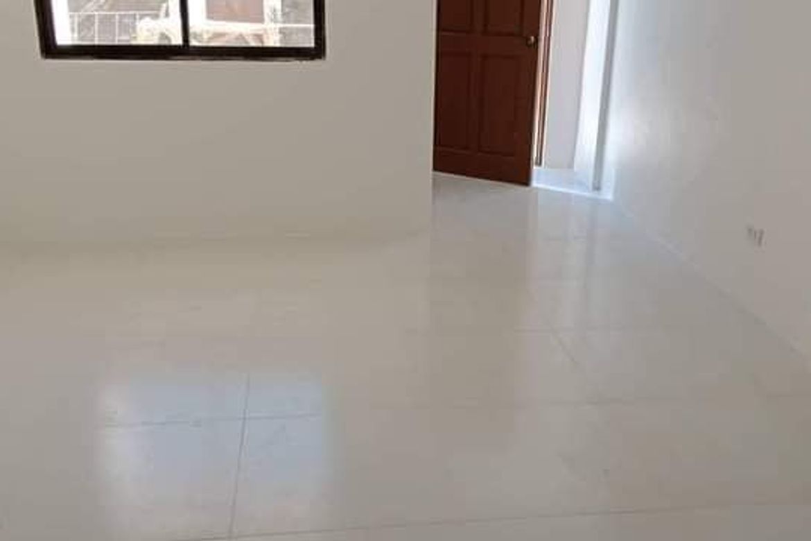2 Bedroom Townhouse for Sale in Poblacion Ward I, Minglanilla, Cebu – photo 5