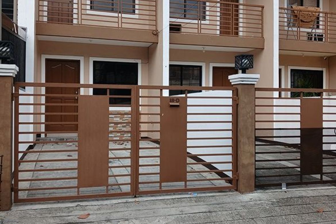 2 Bedroom Townhouse for Sale in Pulang Lupa Dos, Las Piñas, Metro Manila