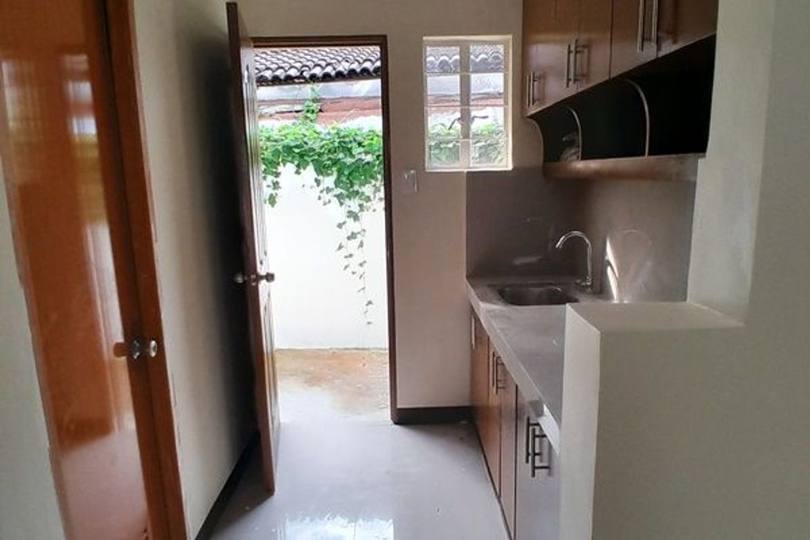 2 Bedroom Townhouse for Sale in Pulang Lupa Dos, Las Piñas, Metro Manila – photo 6