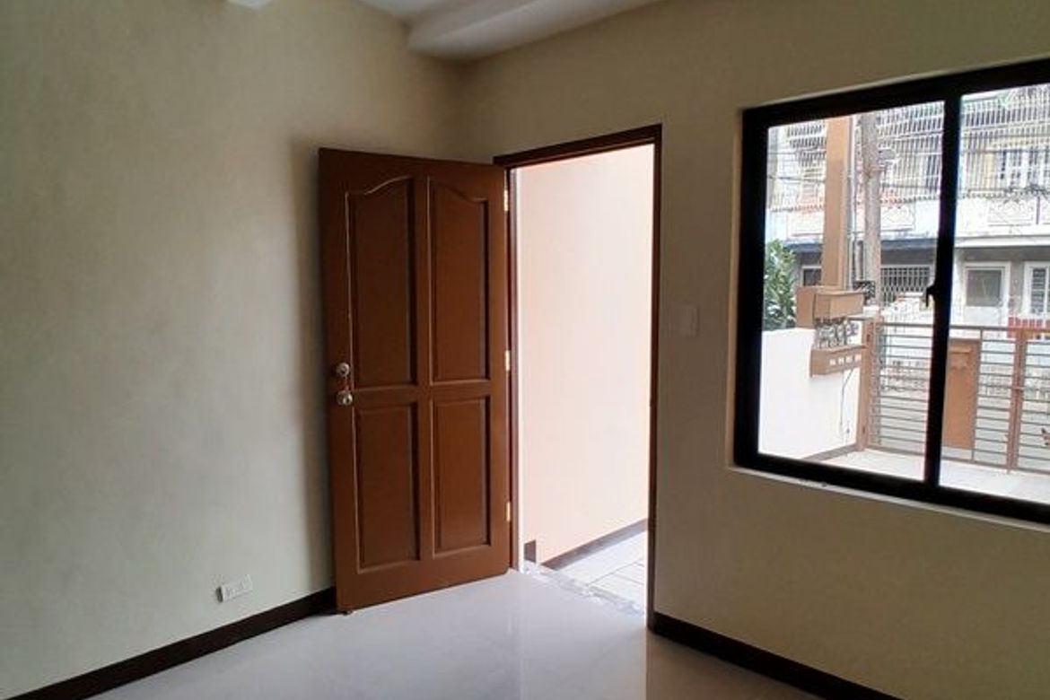 2 Bedroom Townhouse for Sale in Pulang Lupa Dos, Las Piñas, Metro Manila – photo 4
