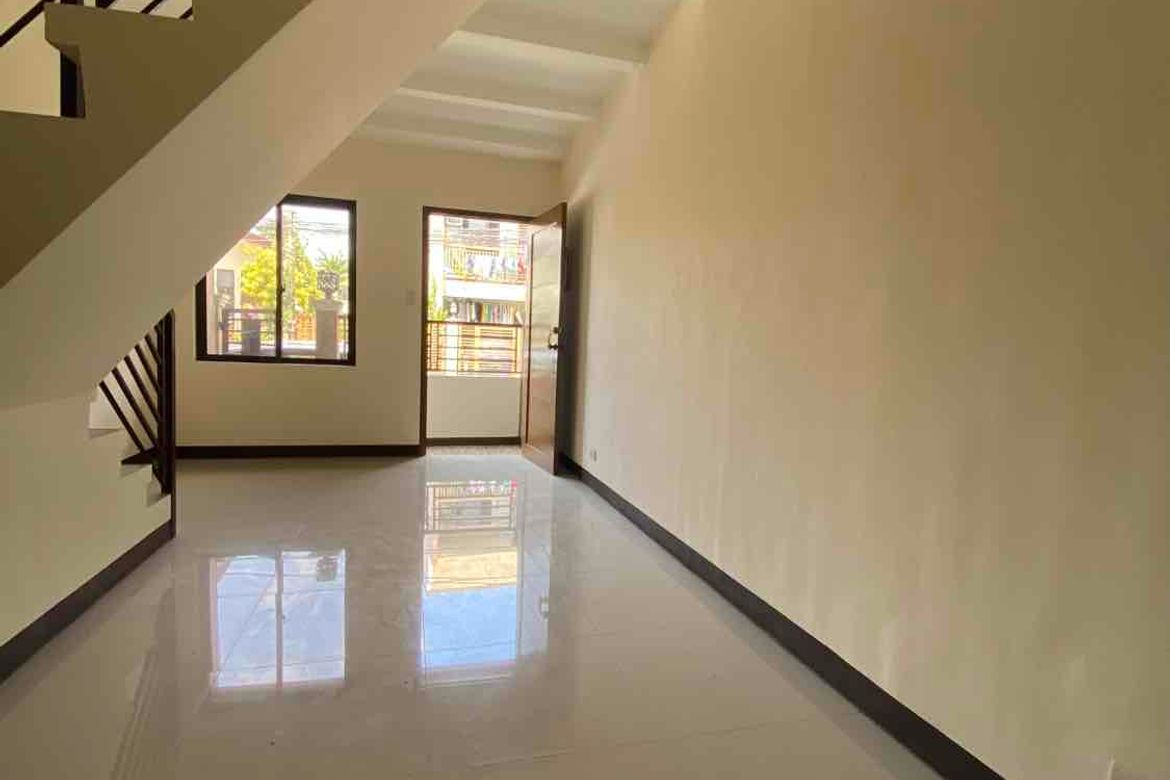 2 Bedroom Townhouse for Sale in Pulang Lupa Uno, Las Piñas, Metro Manila