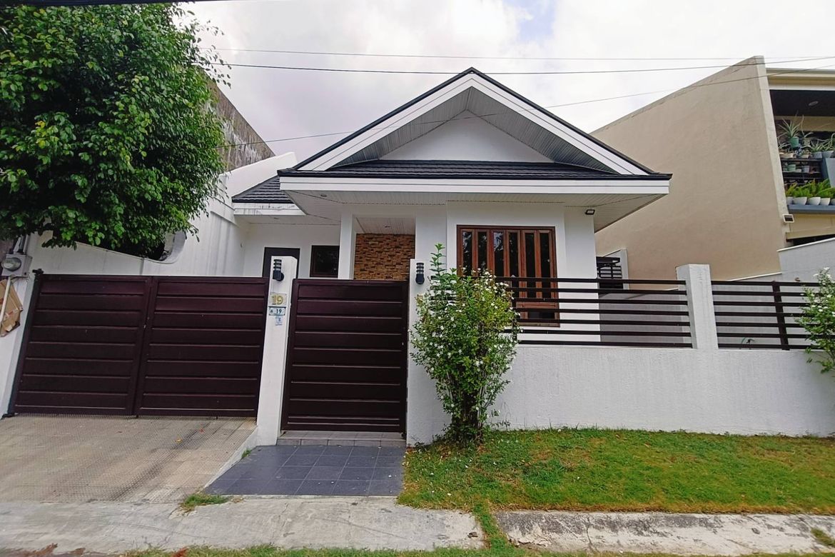 2 Bedroom Townhouse for Sale in San Isidro, Parañaque, Metro Manila