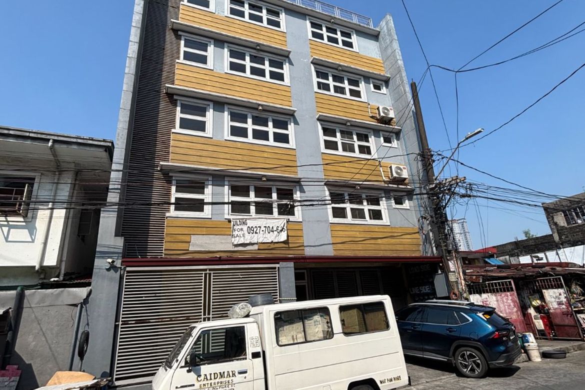 26 Bedroom Shophouse for Sale in Bangkal, Makati, Metro Manila near MRT-3 Magallanes