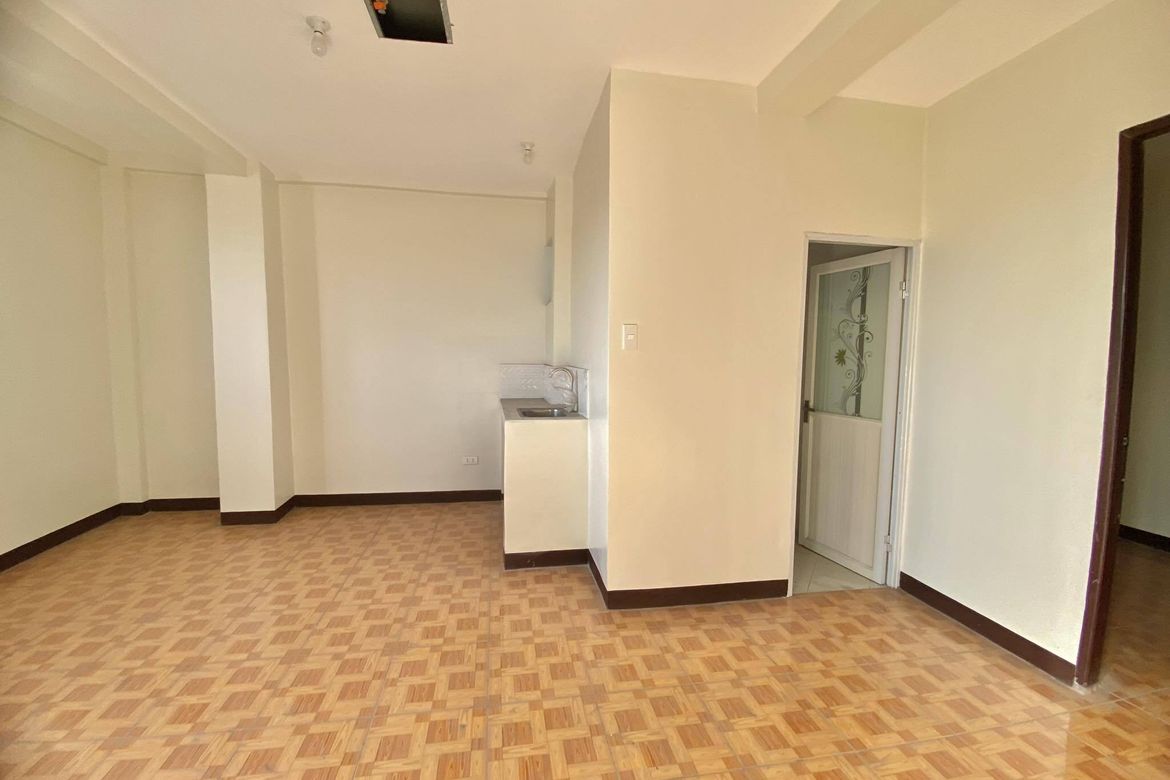 26 Bedroom Shophouse for Sale in Kamuning, Quezon City, Metro Manila near MRT-3 Kamuning – photo 3