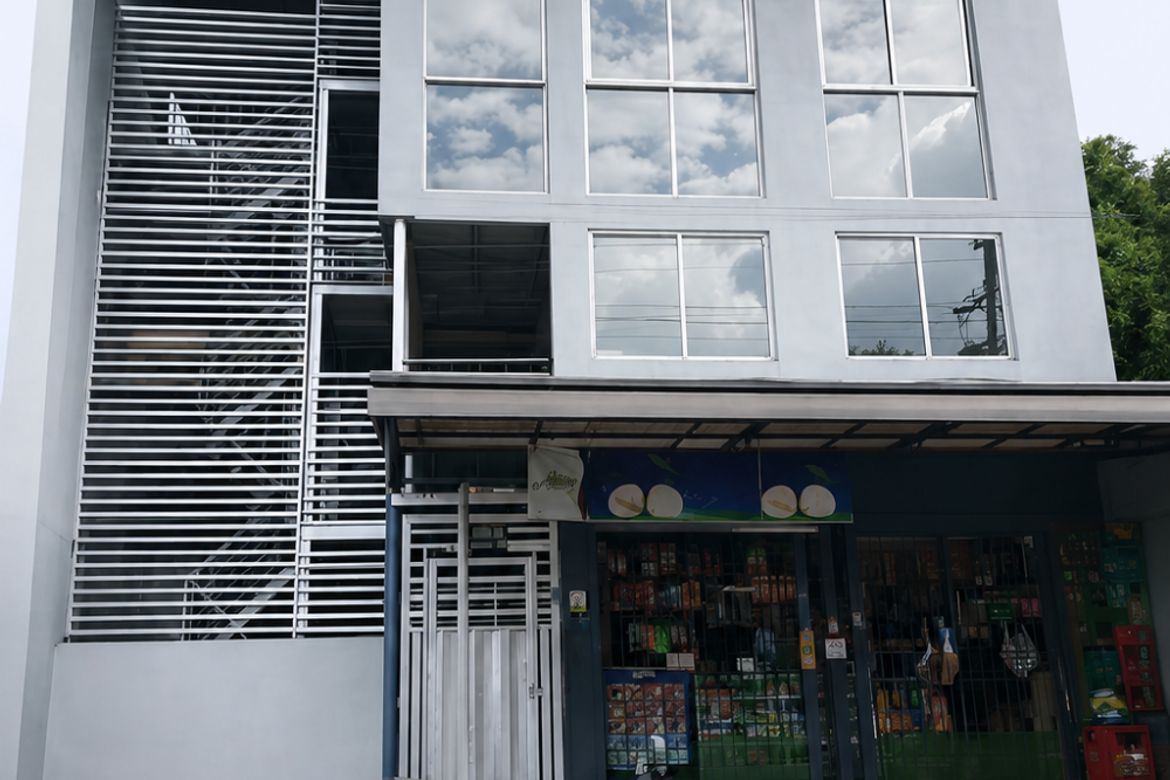 29 Bedroom Apartment for Sale in Guadalupe Nuevo, Makati City near MRT-3 Guadalupe
