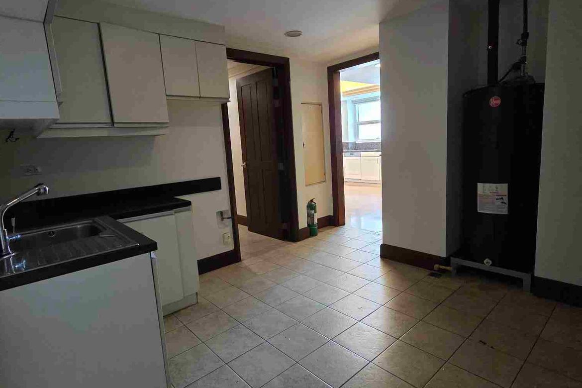 3 Bedroom Apartment for Rent in Urdaneta, Makati, Metro Manila near MRT-3 Ayala photo 6