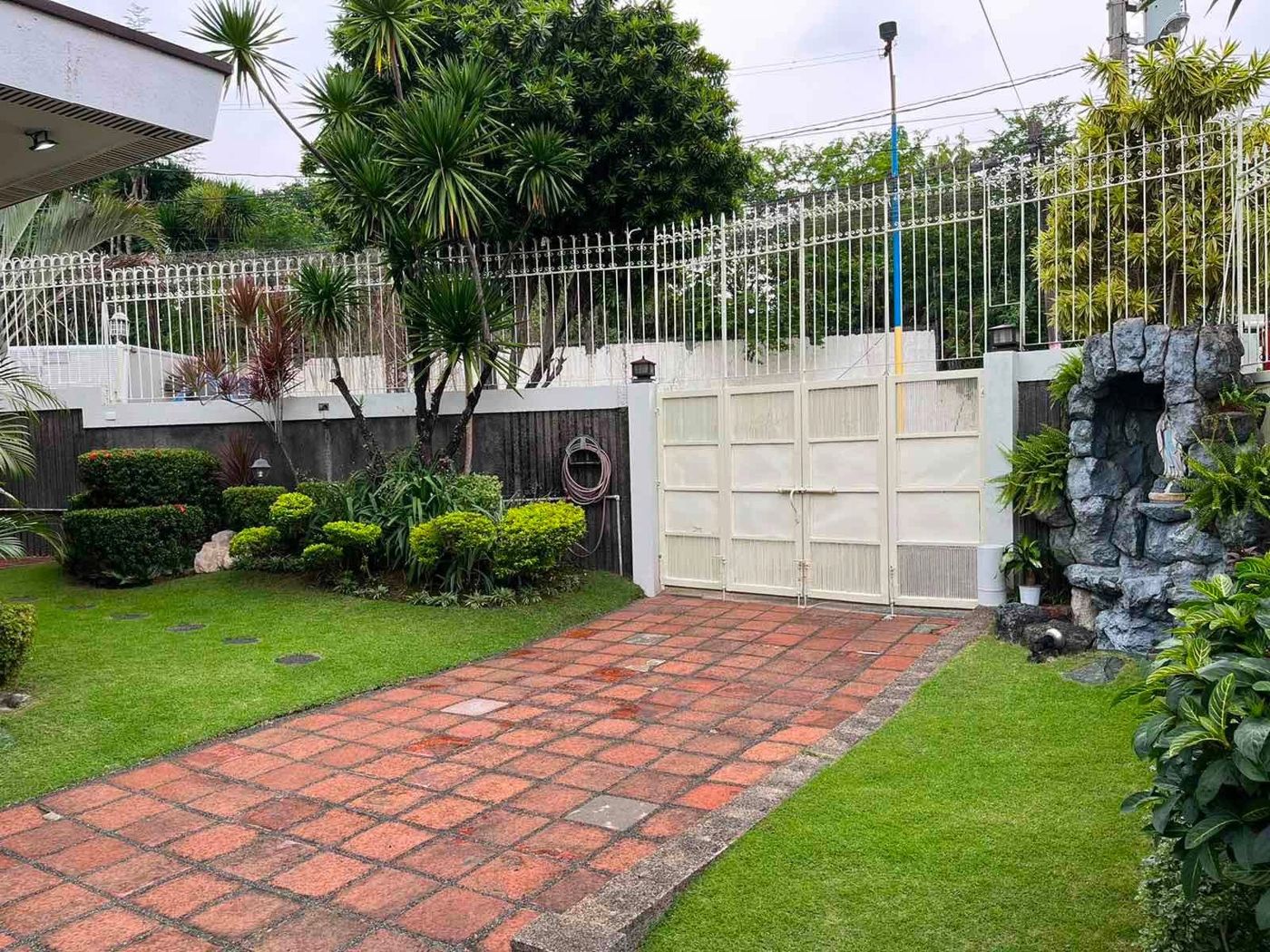 3-Bedroom Bungalow House and Lot for Sale in Plain View Subd., Mandaluyong – photo 3