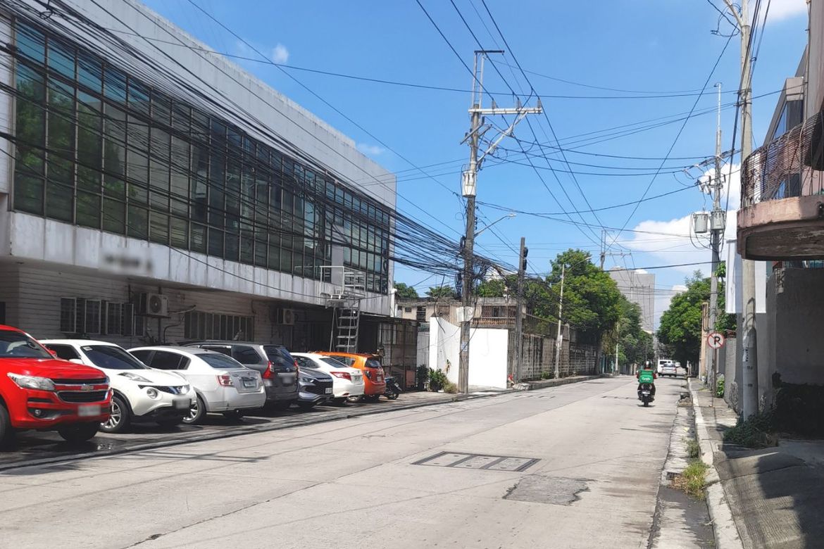 3 Bedroom Commercial for Sale in Bungad, Quezon City, Metro Manila near MRT-3 North Avenue – photo 3