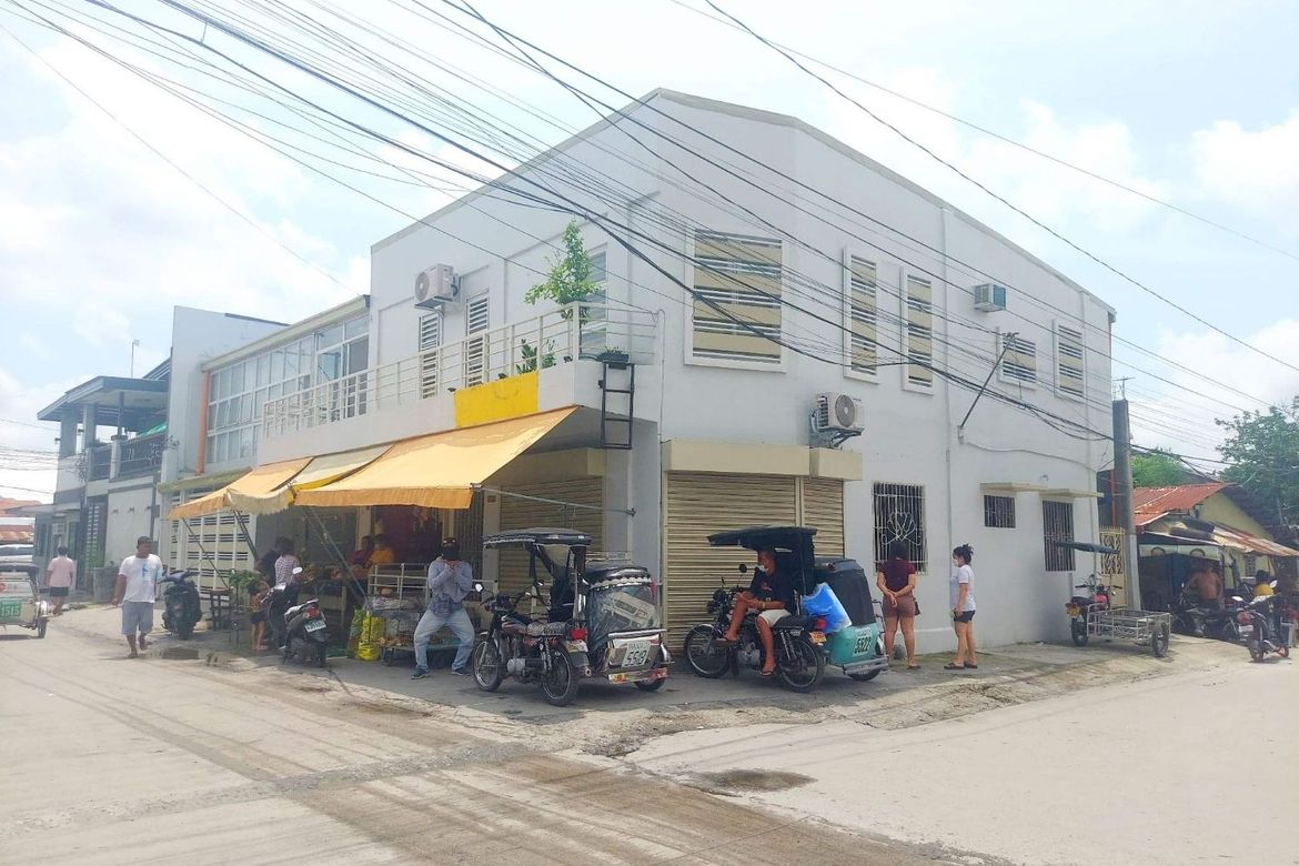 3 Bedroom Commercial for Sale in Dau, Mabalacat, Pampanga