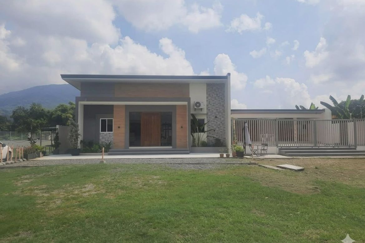 3 Bedroom Commercial for Sale in Panlinlang, Arayat, Pampanga