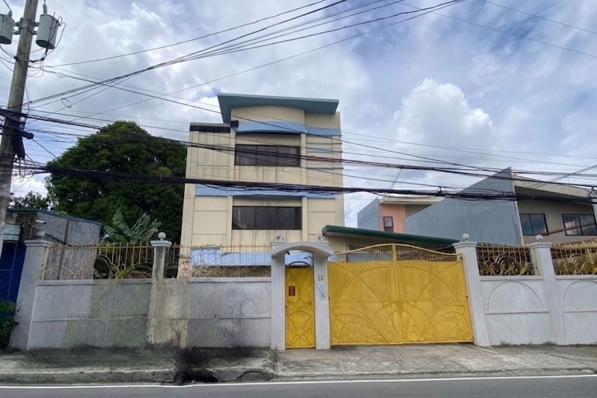3 Bedroom Commercial for Sale in Tandang Sora, Quezon City, Metro Manila