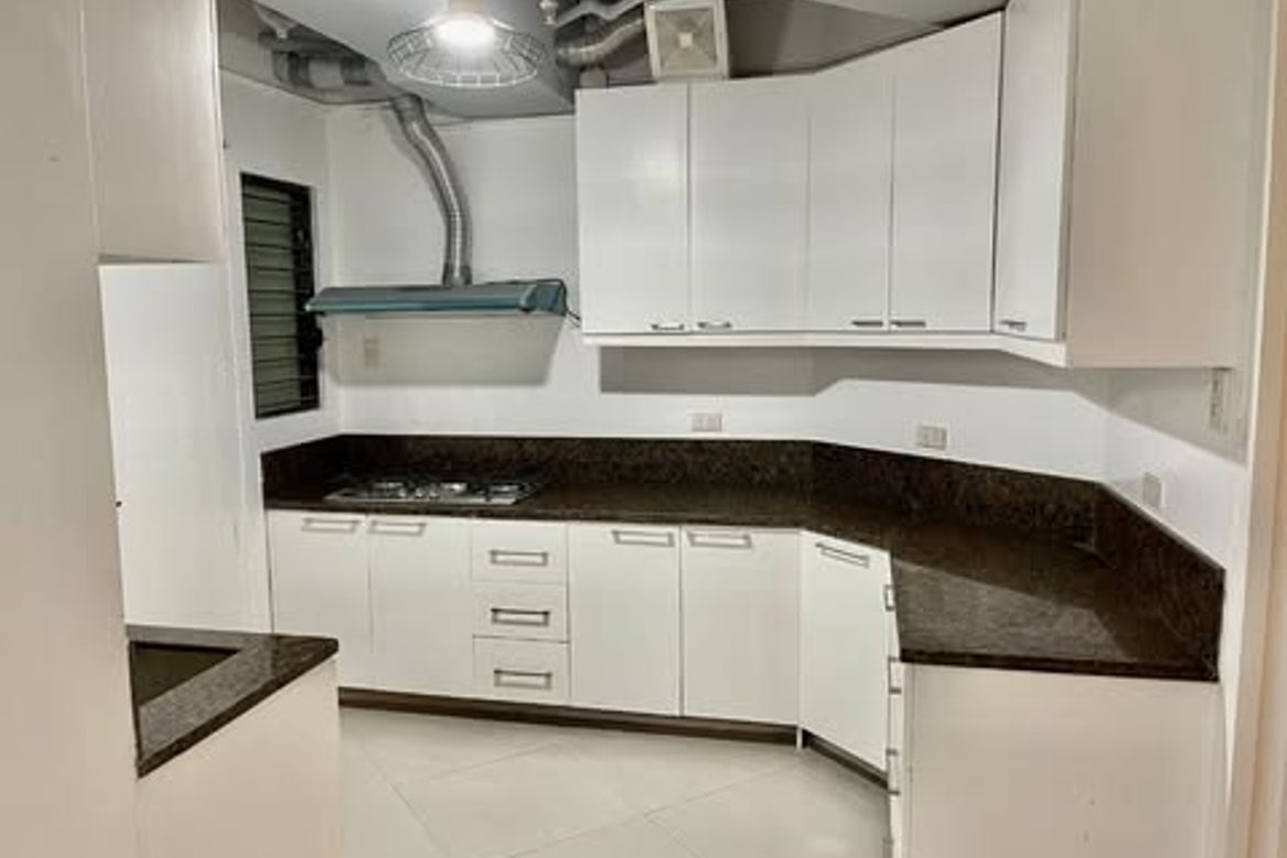 3 Bedroom Condo for Rent in Baclaran, Parañaque, Metro Manila near LRT-1 EDSA photo 4