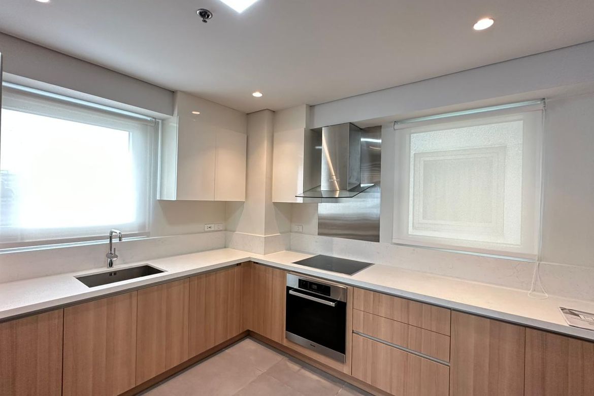 3 Bedroom Condo for Rent in San Lorenzo, Makati, Metro Manila near MRT-3 Ayala photo 6