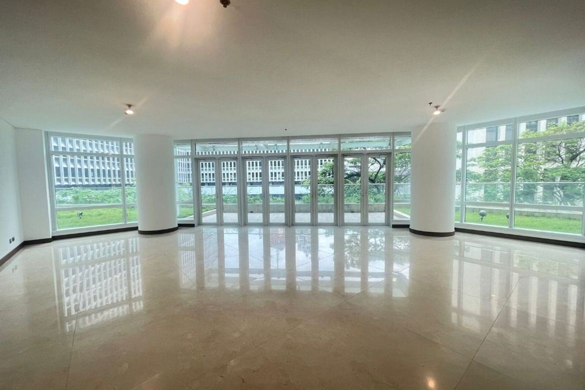 3 Bedroom Condo for Rent in Two Roxas Triangle, Urdaneta, Makati, Metro Manila near MRT-3 Buendia