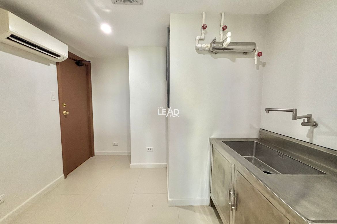 3 Bedroom Condo for Sale in Alabang, Muntinlupa, Metro Manila – photo 7