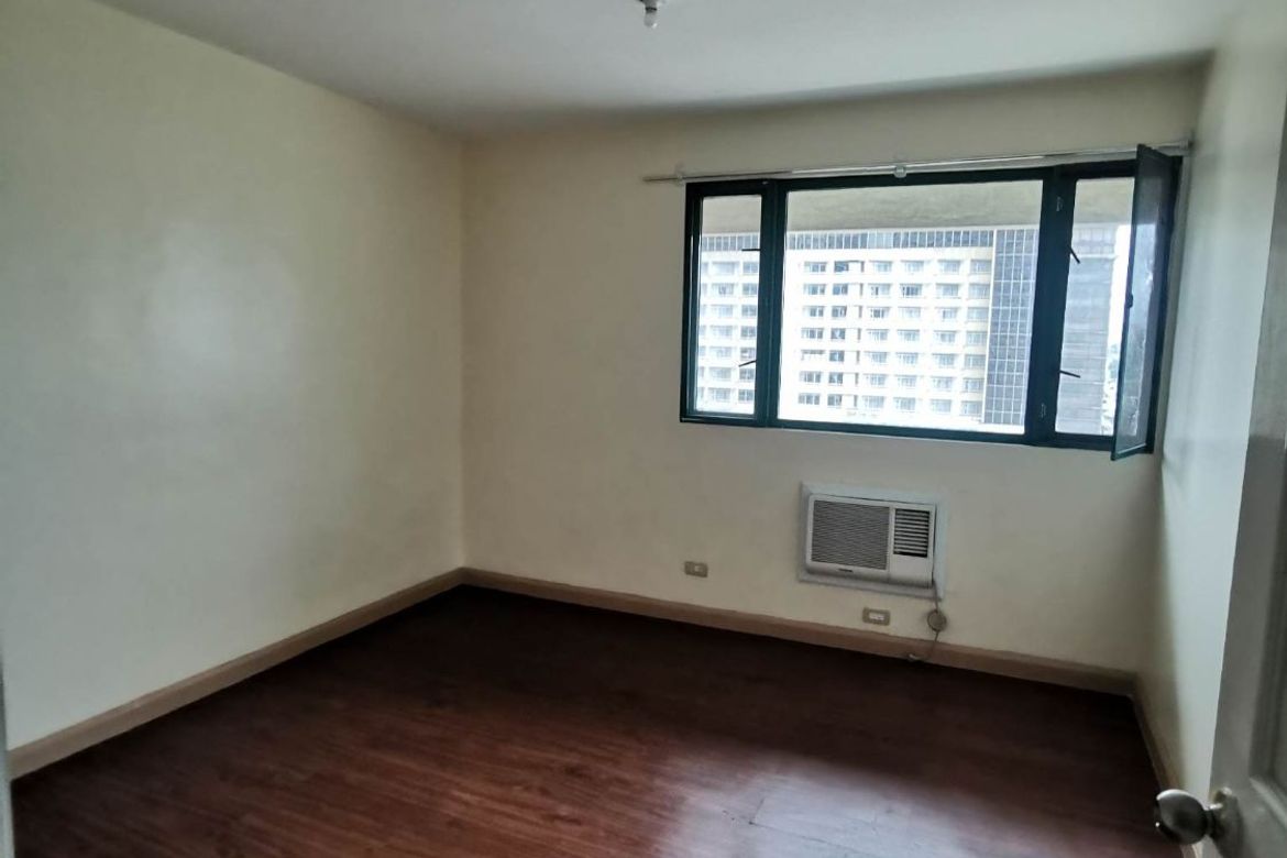 3 Bedroom Condo for Sale in Antel Seaview Towers, Barangay 76, Pasay, Metro Manila near LRT-1 Libertad
